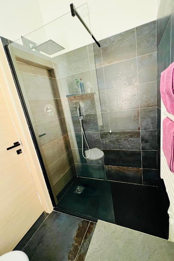 Blaxej, Nel Cuore Di Verona, Moderno Ed Elegante, 4 Posti Letto, Wi-Fi, Self Check In Apartment Exterior photo